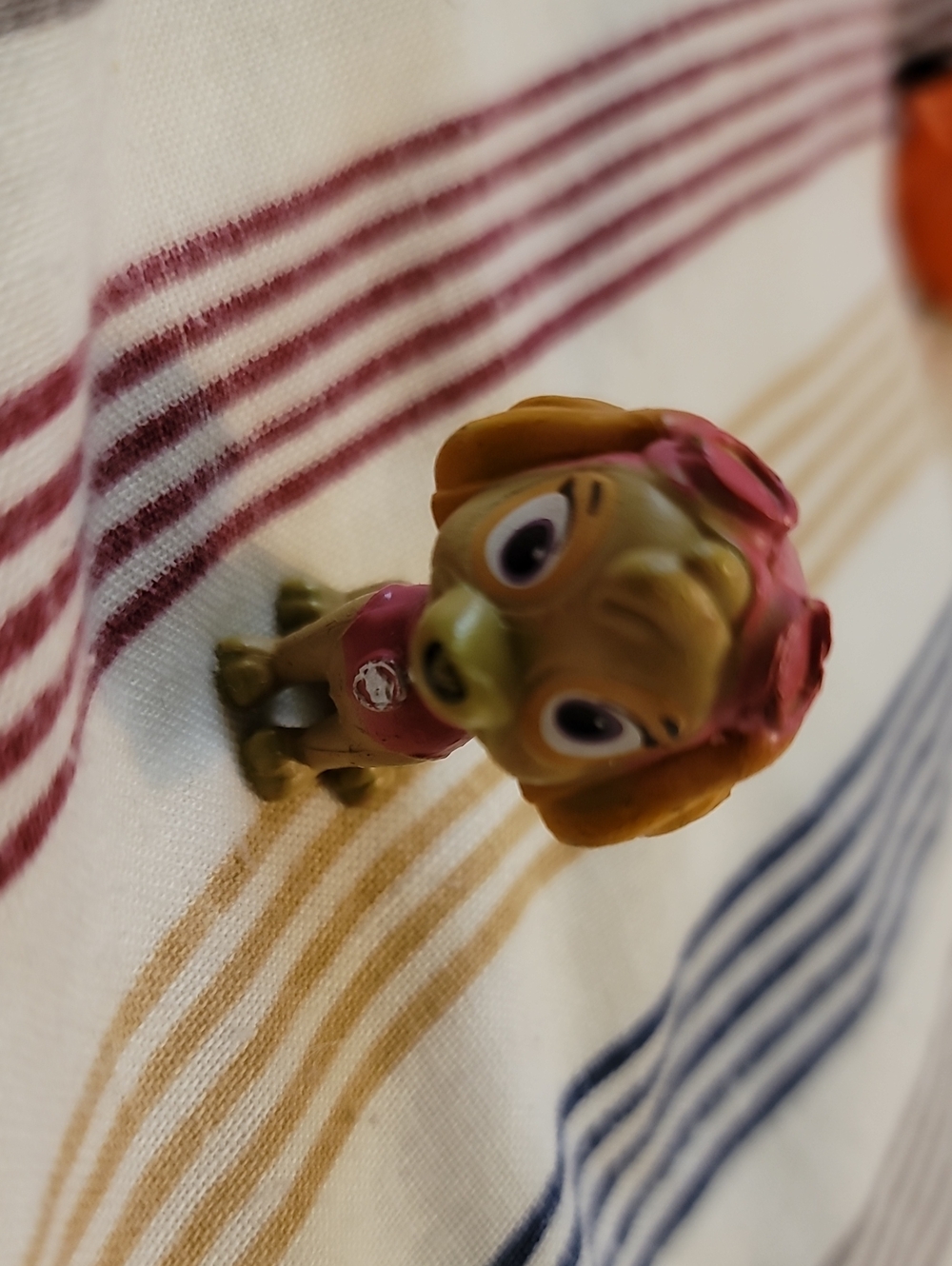 SKYE Paw Patrol Figure 1.5 Micro Mini SITTING Police Pup Action Figure